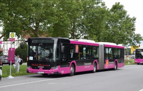 Held Reisen - Reisebus Pink